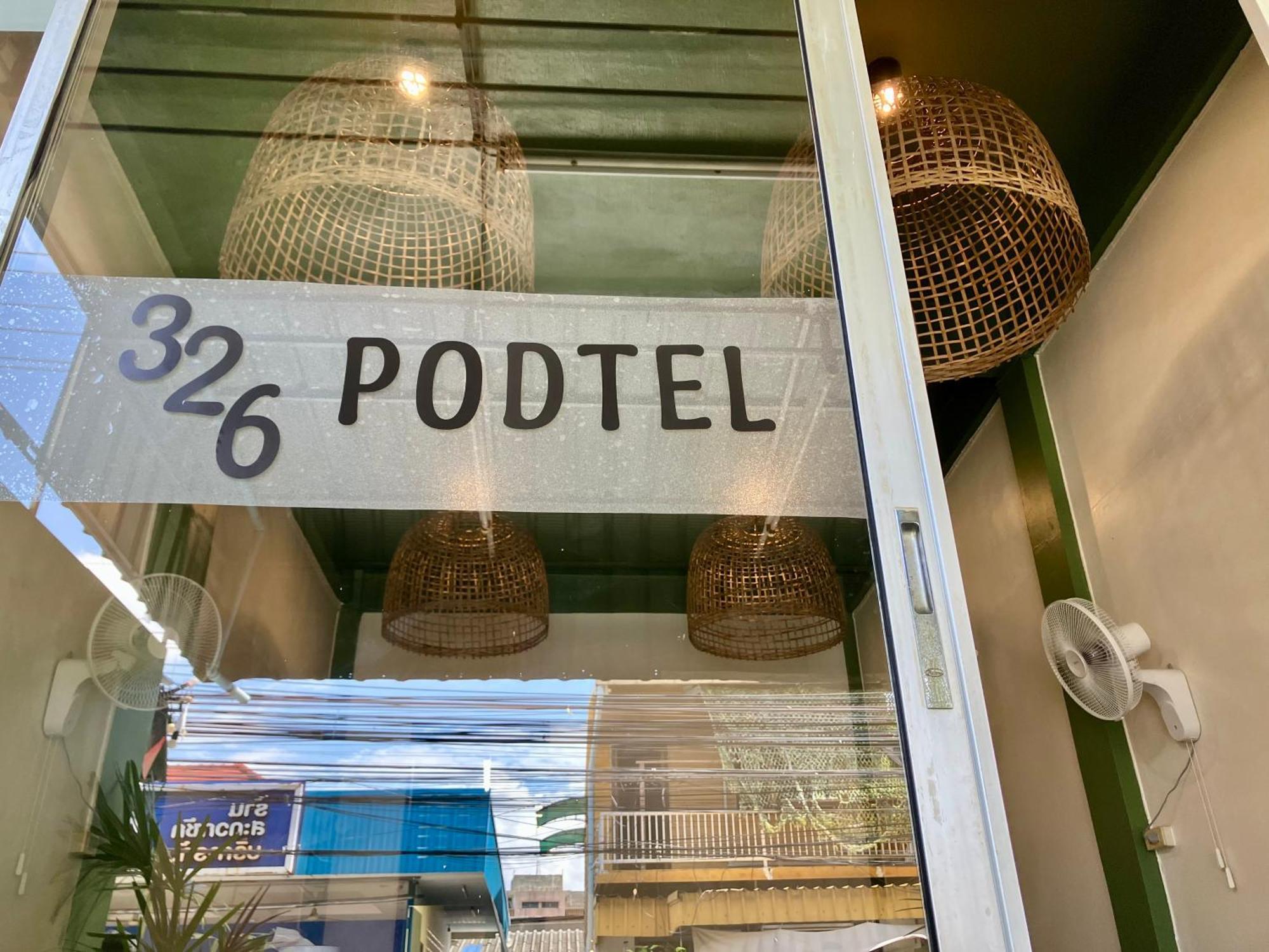Capsule hotel 326 Podtel At The Breakie Bar *