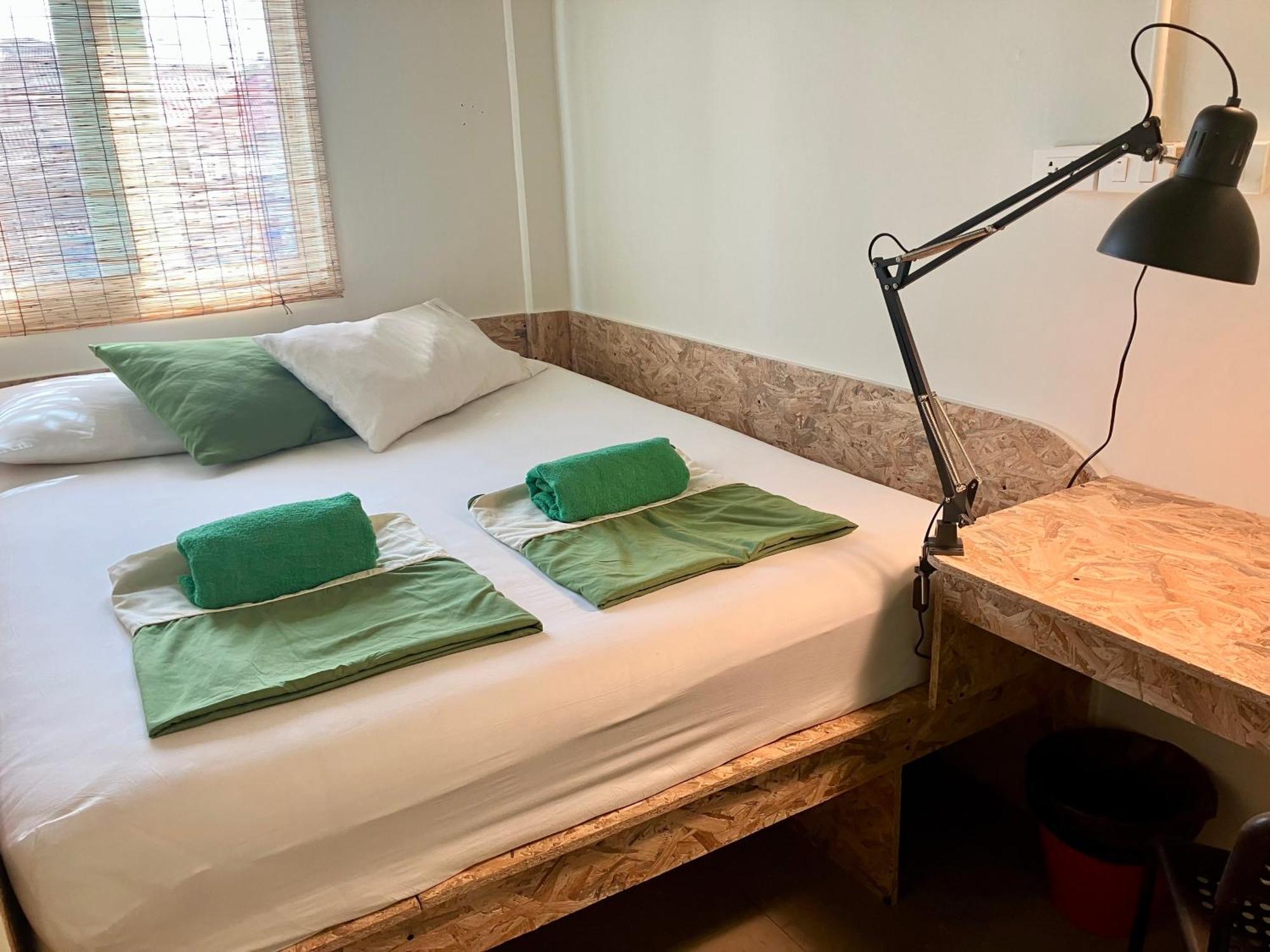 Capsule hotel 326 Podtel At The Breakie Bar